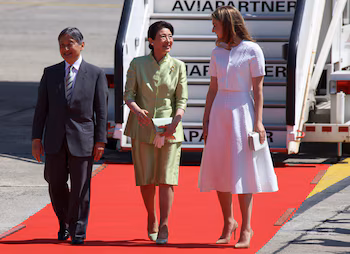 Elisabeth de Bélgica recibe a los emperadores de Japón (REUTERS/Nicolas Economou)
