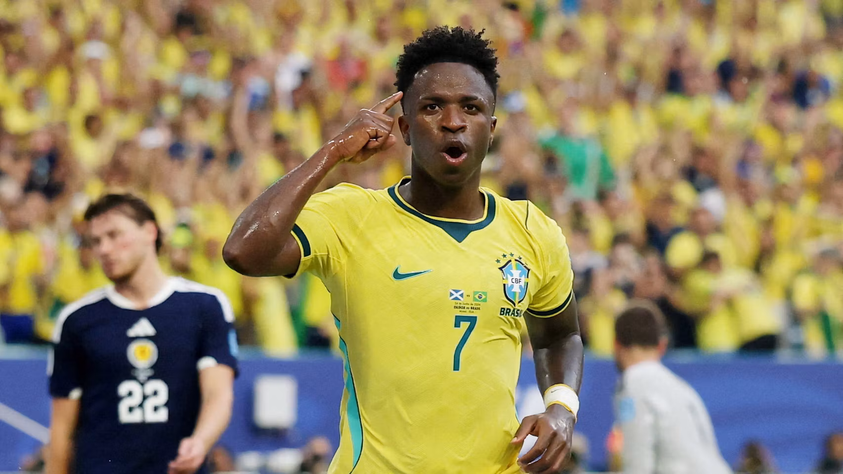 Vinicius celebra uno de sus goles ante Escocia.