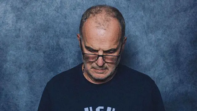 Marcelo Bielsa en una sesión de fotos promocional del Mundial