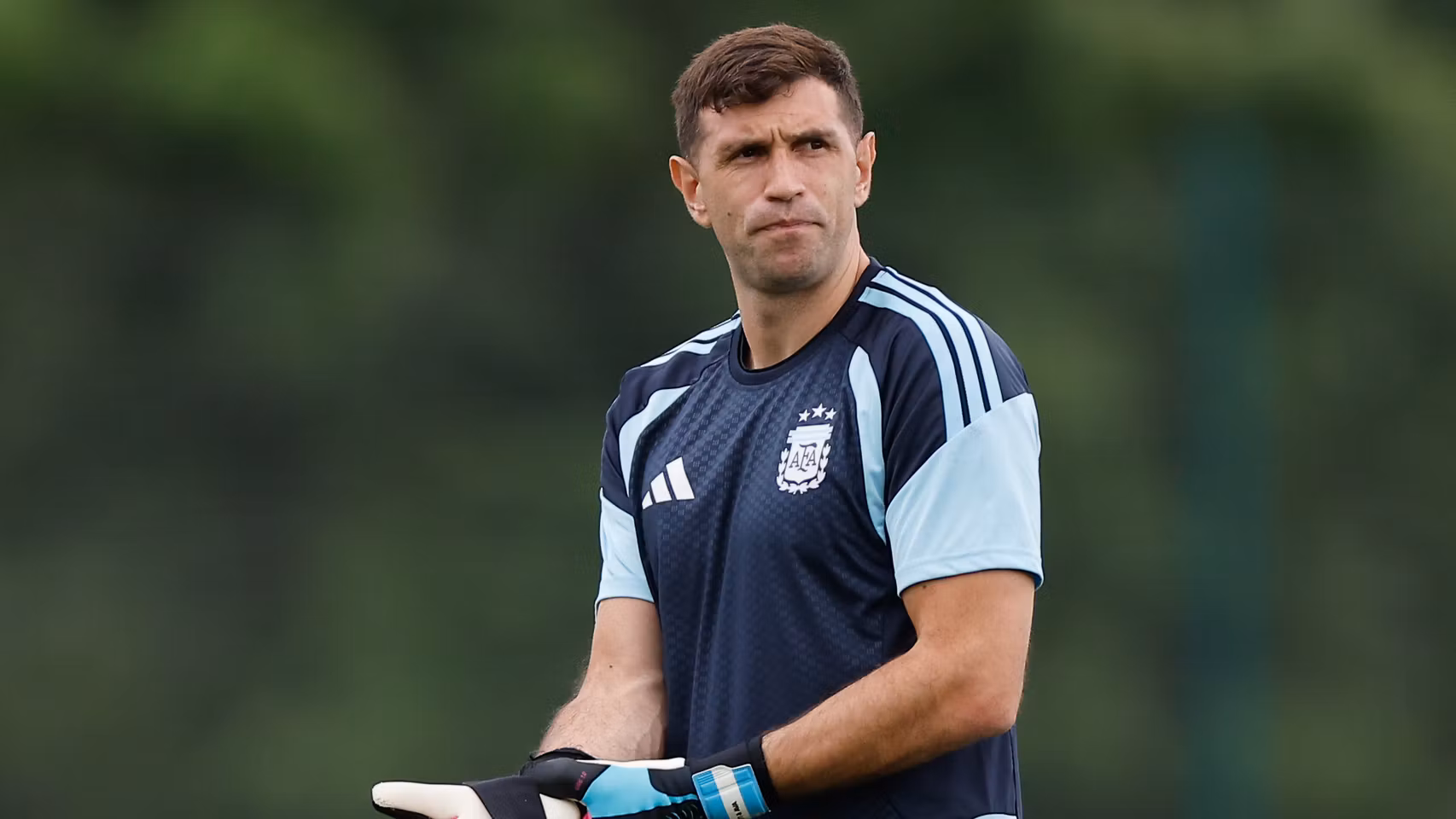El Dibu Martínez, durante un entrenamiento.