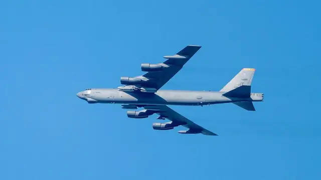 Un bombardero estadounidense B-52 Stratofortress avistado en los cielos del Reino Unido en marzo