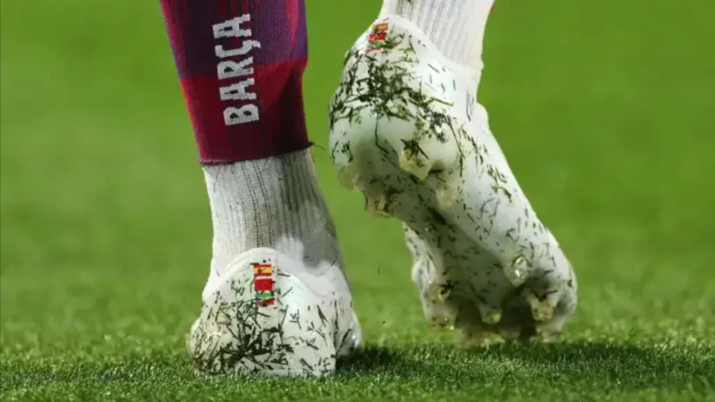 Las botas de Lamine Yamal con la bandera de España que, a menudo, ha lucido con el Barça.
