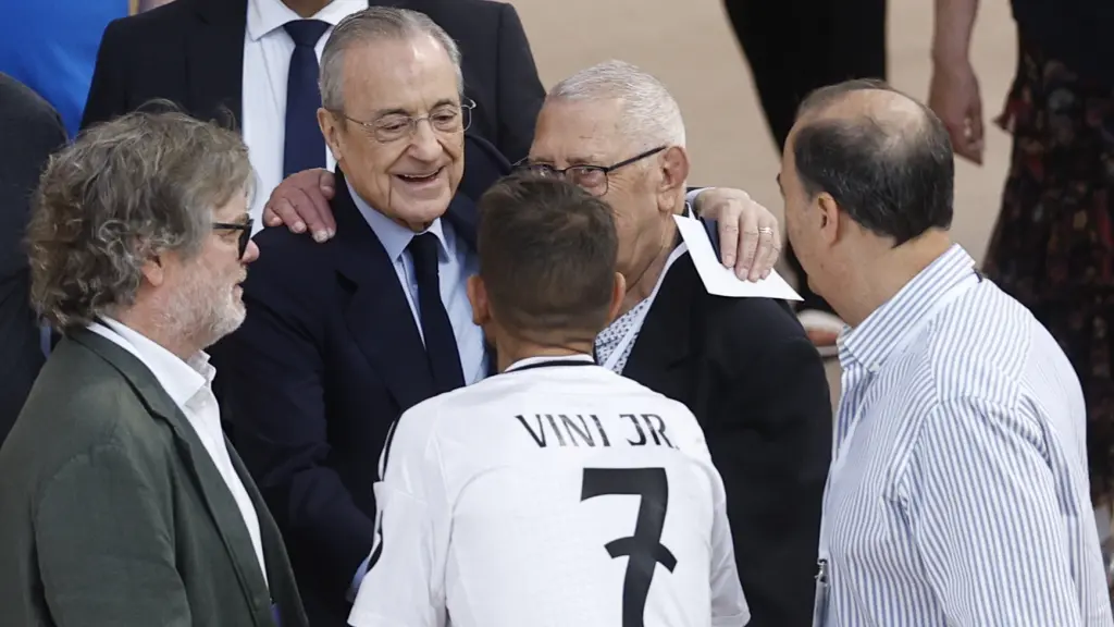 Florentino Pérez llegando a votar en las elecciones a la presidencia del Real Madrid.
