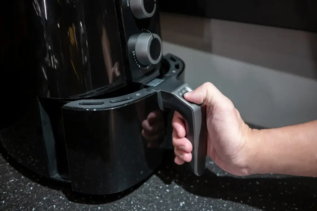 Adiós a la Airfryer: el HDC HAF-SO30LBK gasta un 40% menos de luz