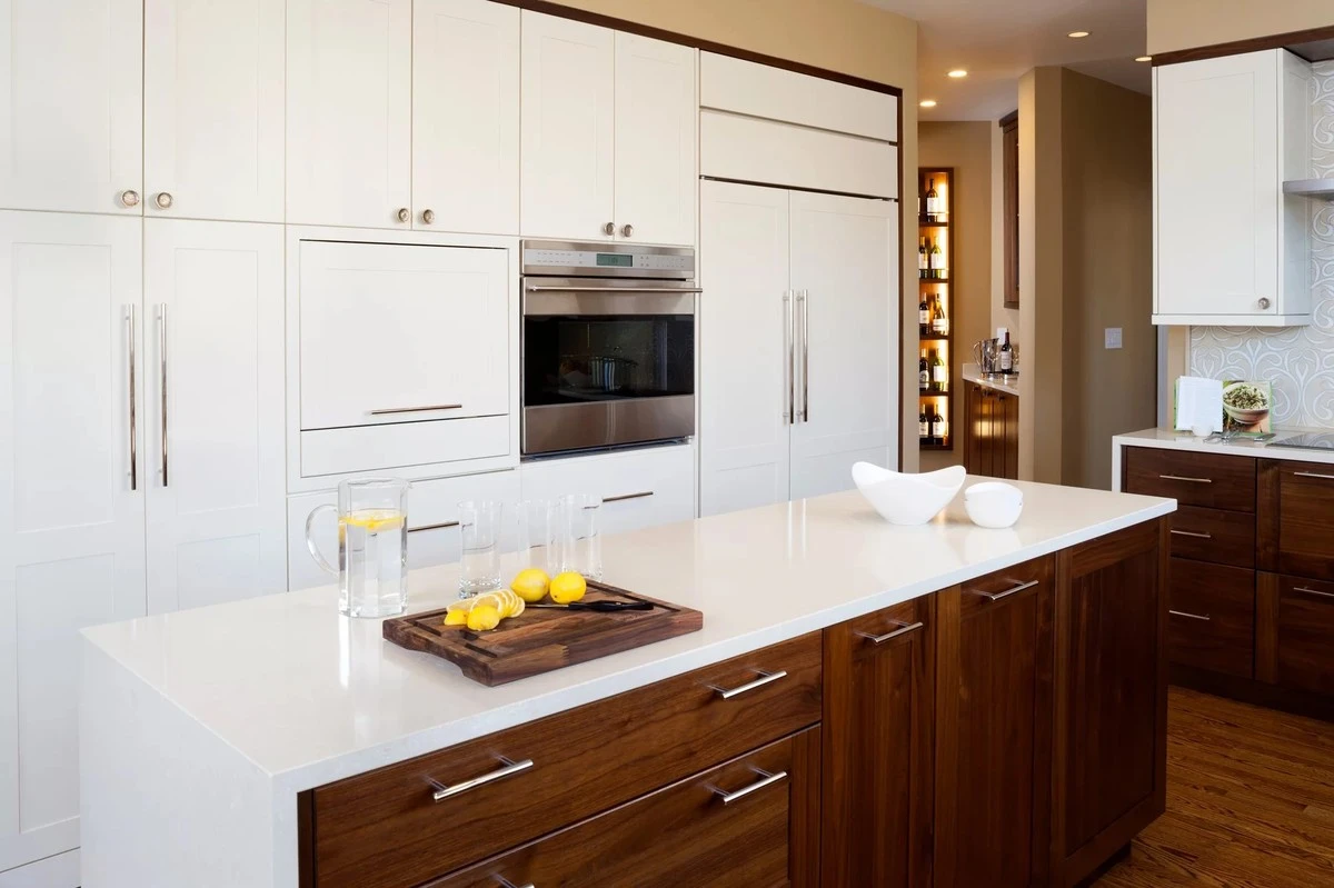 Adiós a la cocina oscura: el truco de Ana Micieli (Micieli Design) para ganar luz - image 1