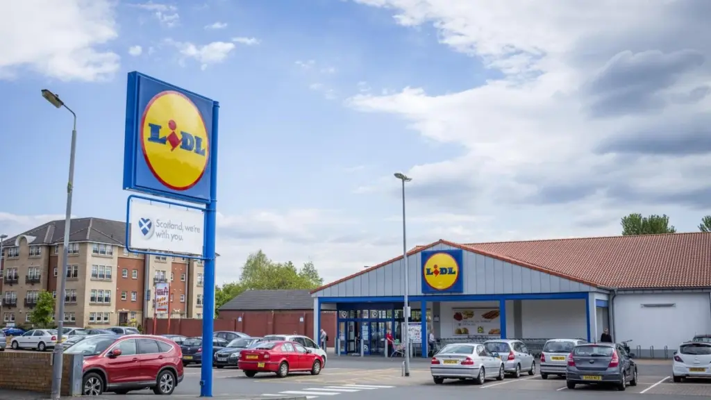 Adiós a la escoba: el nuevo SilverCrest de Lidl que aspira y friega por menos de 85€