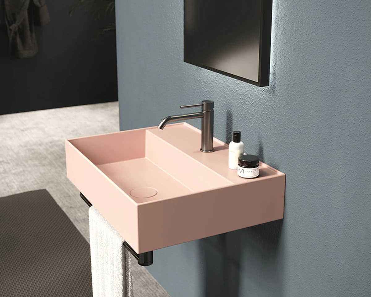 Adiós a la falta de espacio: el lavabo de esquina para un cuarto de baño XXL - image 1