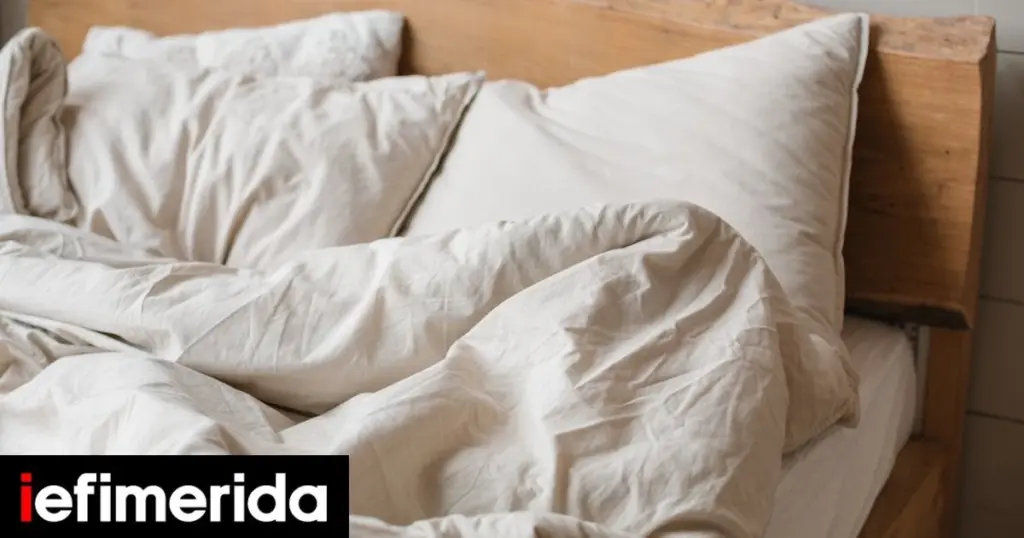 Adiós a la lavadora: el truco natural para dejar tu edredón y almohada como nuevos