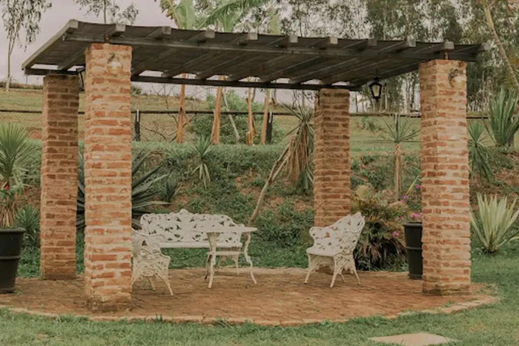Adiós al calor en tu jardín: 8 ideas en decoración de exteriores para 2026