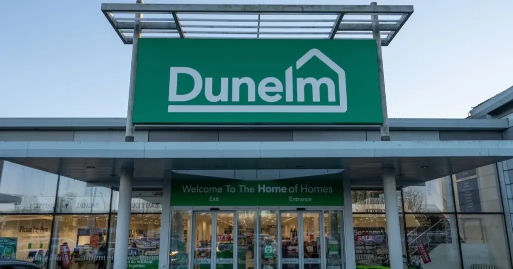 Adiós al caos en tu entrada: el Banco de almacenaje de zapatos Lancaster de Dunelm por menos de 91€