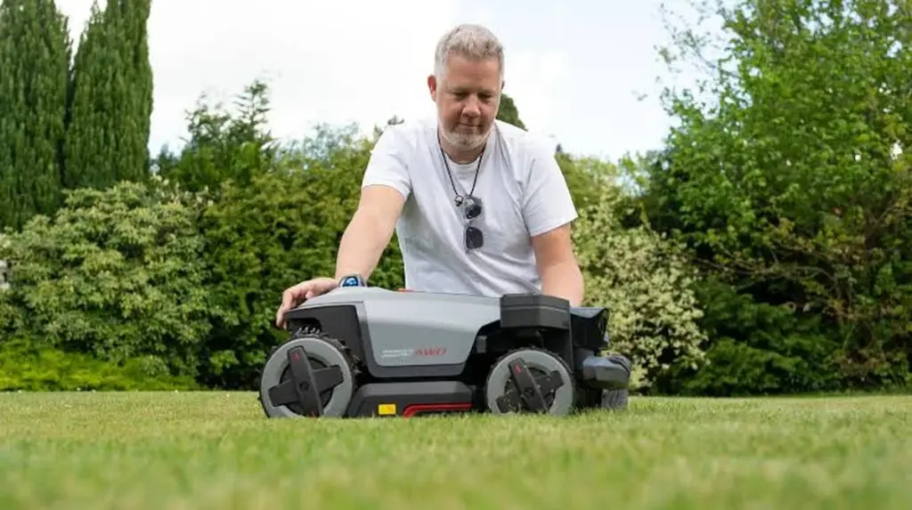 Adiós al jardinero: Roborock RockMow Z1 LiDAR cuida 2.000 m2 con precisión 3D