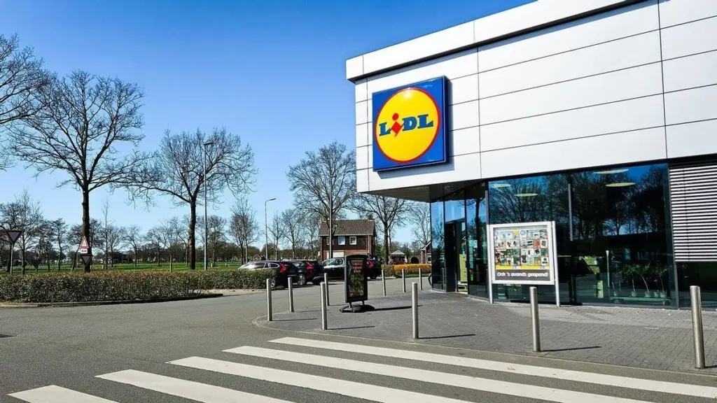 Adiós al óxido: la tumbona de aluminio de Lidl que resiste hasta la calima