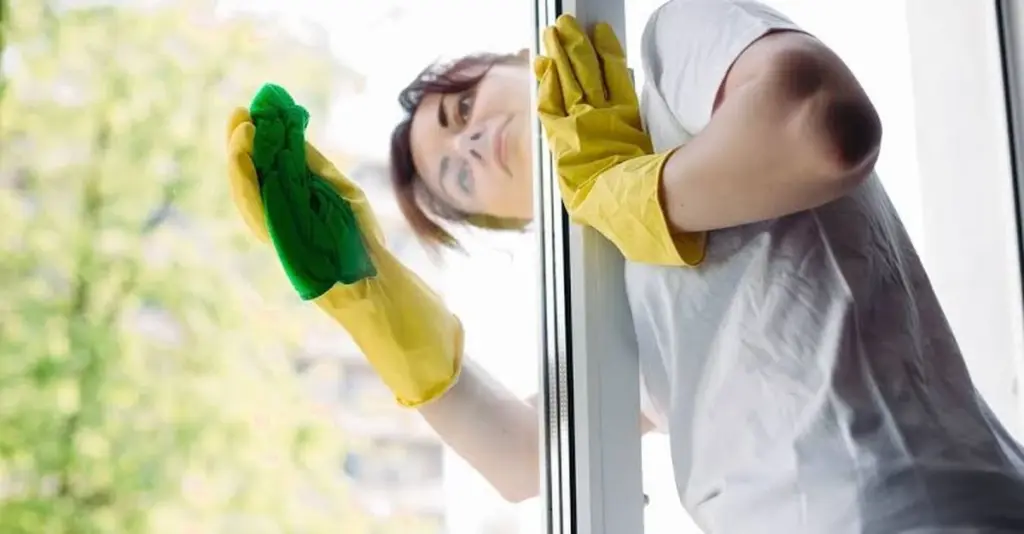 Adiós al polvo en tus Ventanas: el truco de la Glicerina para un brillo eterno