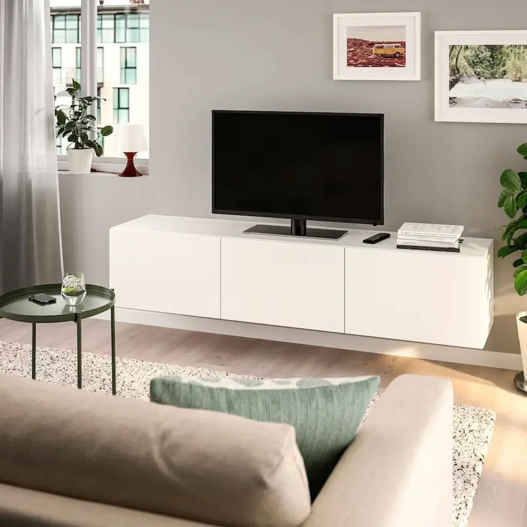 Adiós al salón agobiante: el cambio en tu mueble de televisión que gana 4 metros