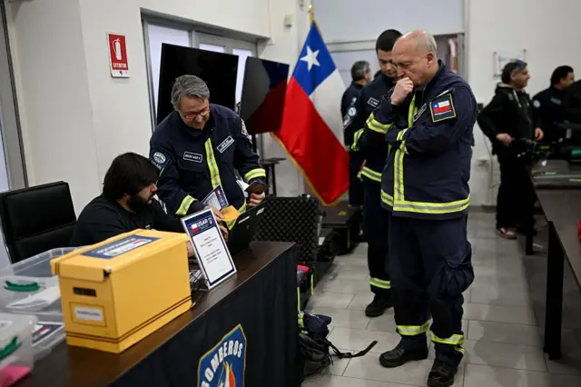 Equipo de cuerpos de Bomberos de Chile se moviliza a Venezuela
