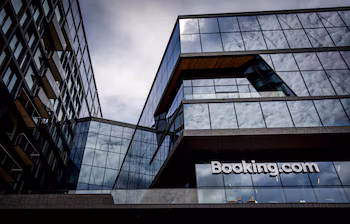 Imagen de archivo del exterior de la sede de Booking.com en Ámsterdam, Países Bajos; Holanda). (EFE/EPA/KOEN VAN WEEL)