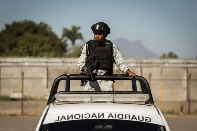 La Guardia Nacional mexicana en la prisión de Aguaruto, en Culiacán, donde se produjo un intento de fuga masiva durante los enfrentamientos entre pistoleros del Cartel de Sinaloa y agentes de la Secretaría de la Defensa Nacional en Sinaloa, México, el 7 de enero de 2023.