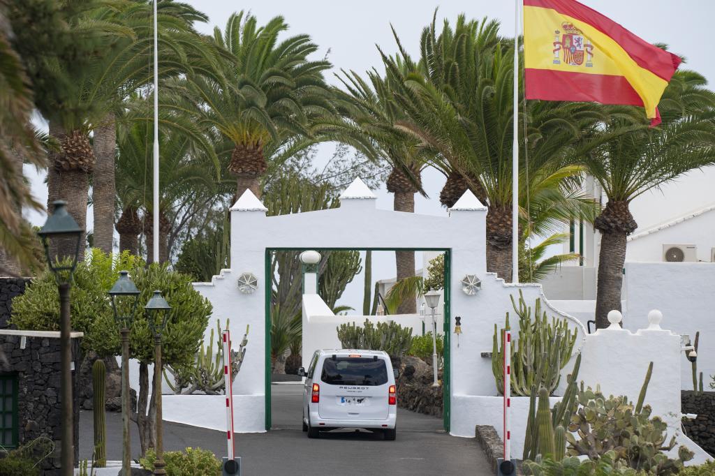 Acceso a La Mareta (Lanzarote), que el rey Hussein de Jordania ofreció al Rey Juan Carlos y donde ahora veranea Sánchez.