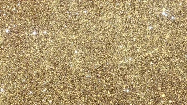 Una imagen que parece brillantina dorada es en realidad un área compacta de estrellas
