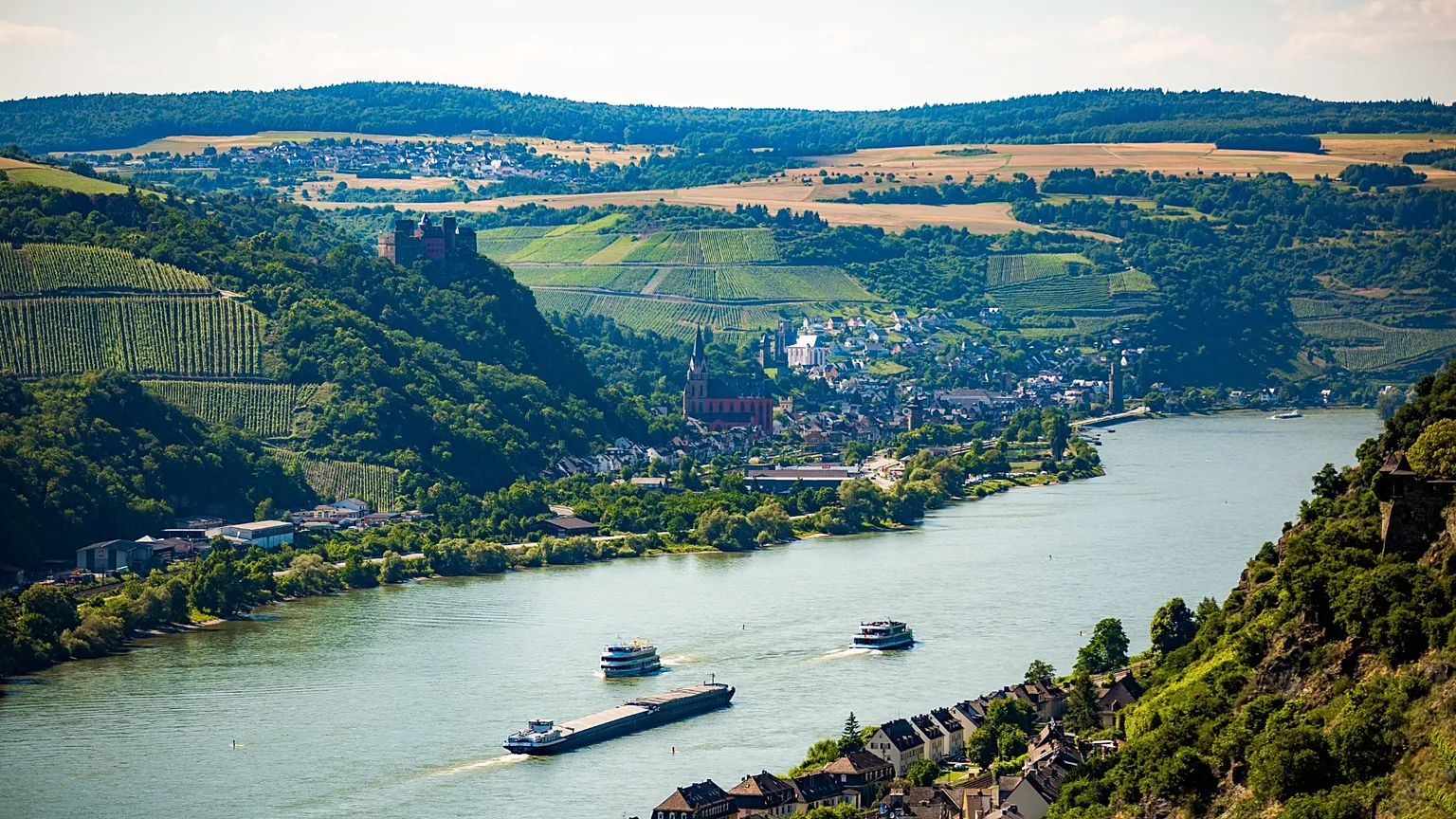 The classic Rhine route runs from Basel in Switzerland via Strasbourg, Speyer, Koblenz and Cologne all the way to Amsterdam.