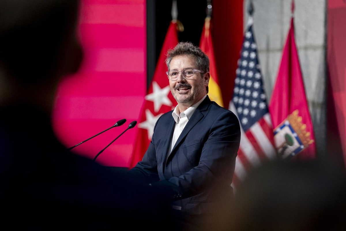 El consejero de Cultura, Turismo y Deporte, Mariano de Paco Serrano, interviene durante una recepción a los representantes de la lNFL, a 14 de noviembre de 2025. (A. Pérez Meca./ Europa Press)