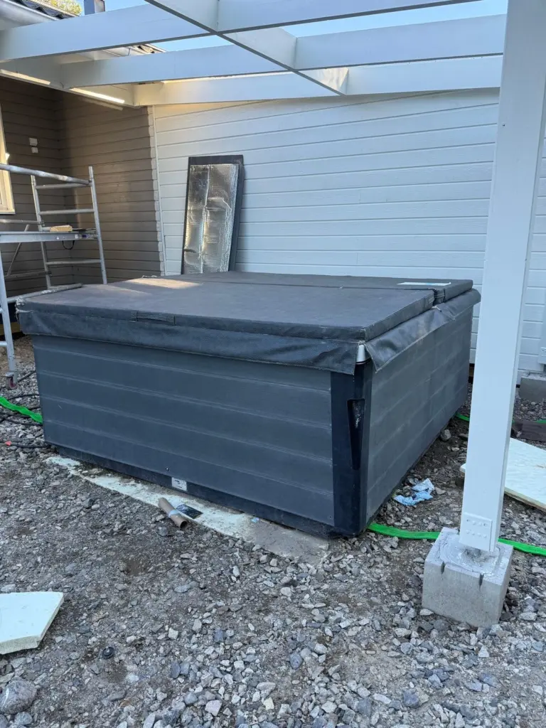 Bañera de hidromasaje por 1000€ en WhatsApp: el error que arruinaría tu terraza