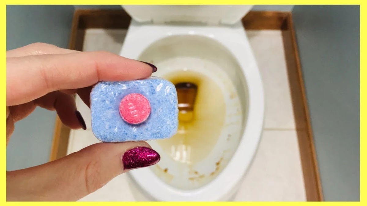 Baño impecable sin frotar: el truco de los Suecos con pastillas para lavavajillas - image 1