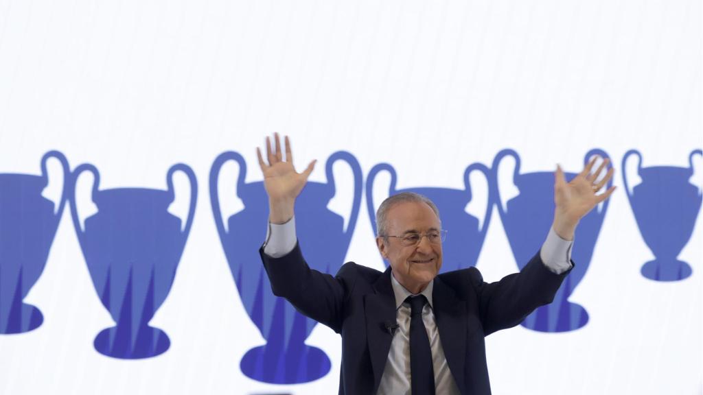 Florentino Pérez celebra su victoria en las elecciones del Real Madrid.