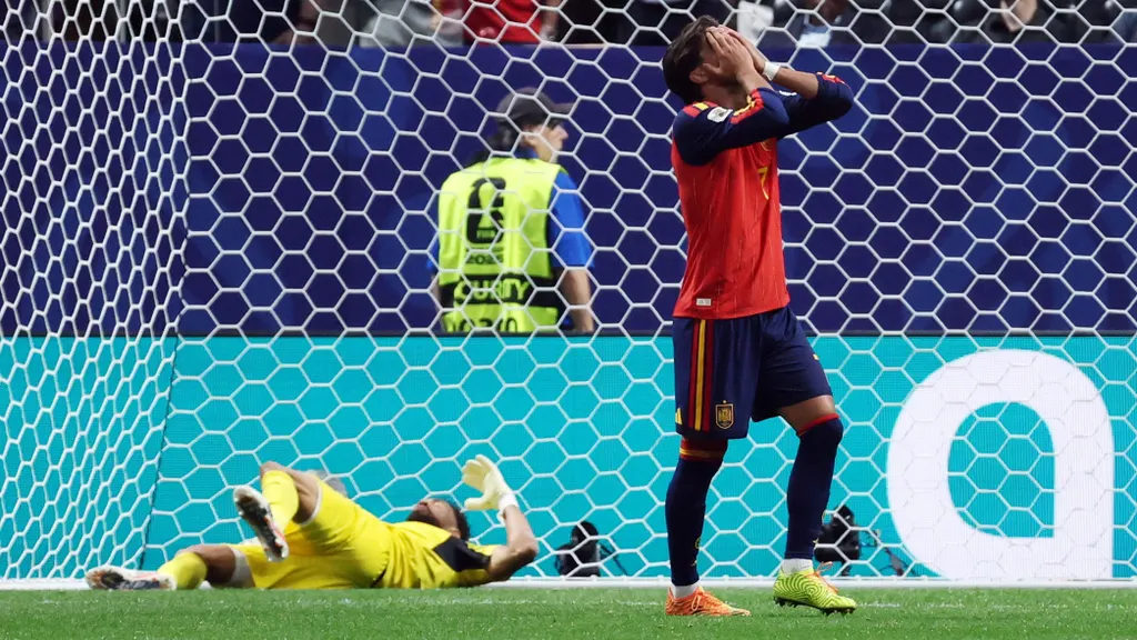 Ferran Torres se lamenta por una ocasión fallada ante Cabo Verde.