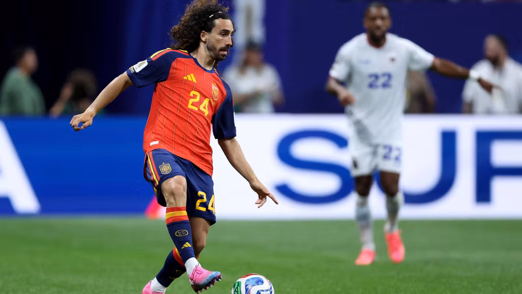 Cucurella, durante el debut de España en el Mundial de fútbol.