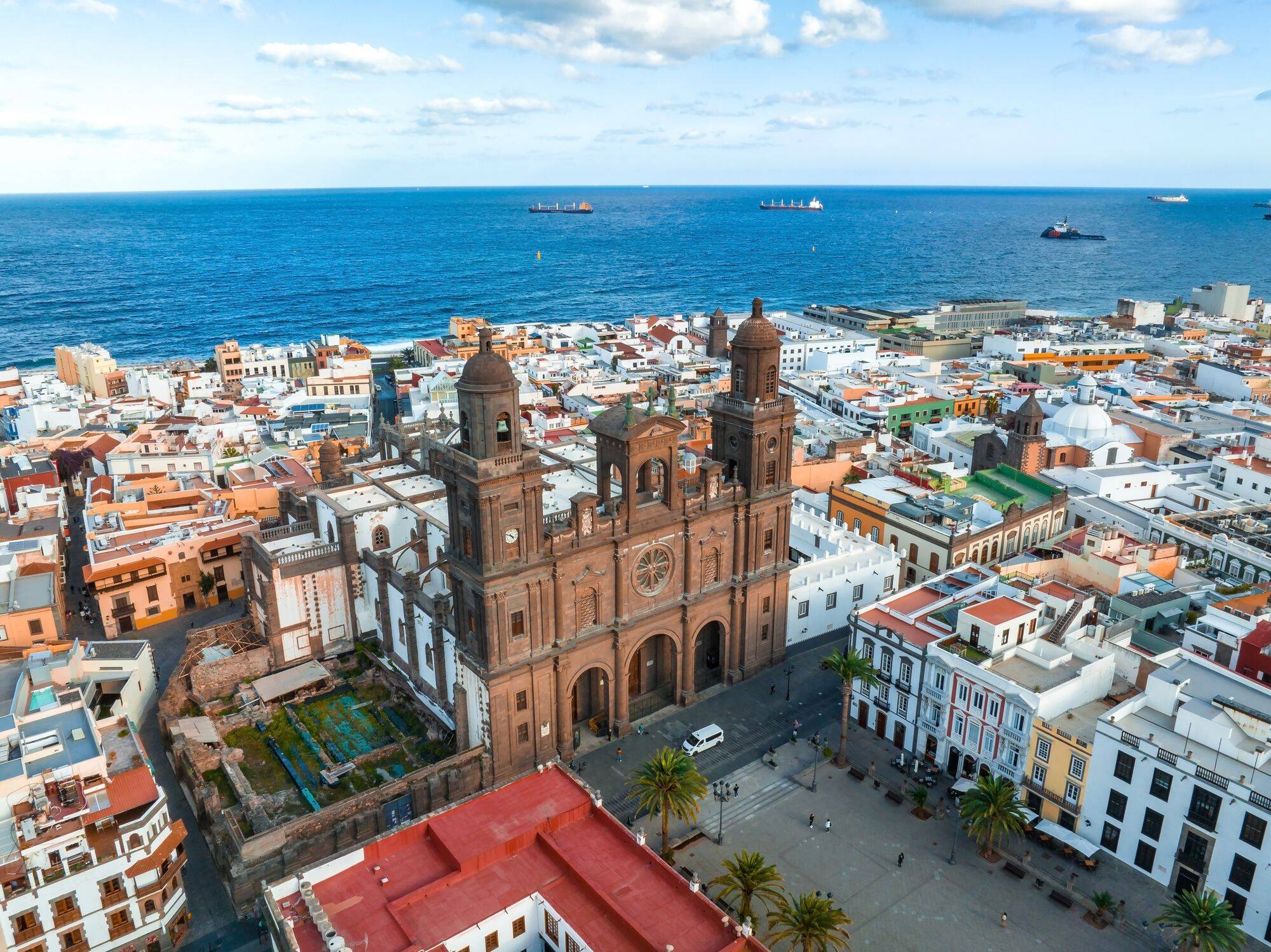 Foto: Vista aérea de una de las catedrales más importantes de Canarias, levantada a partir de finales del siglo XV por iniciativa de los Reyes Católicos. (iStock)