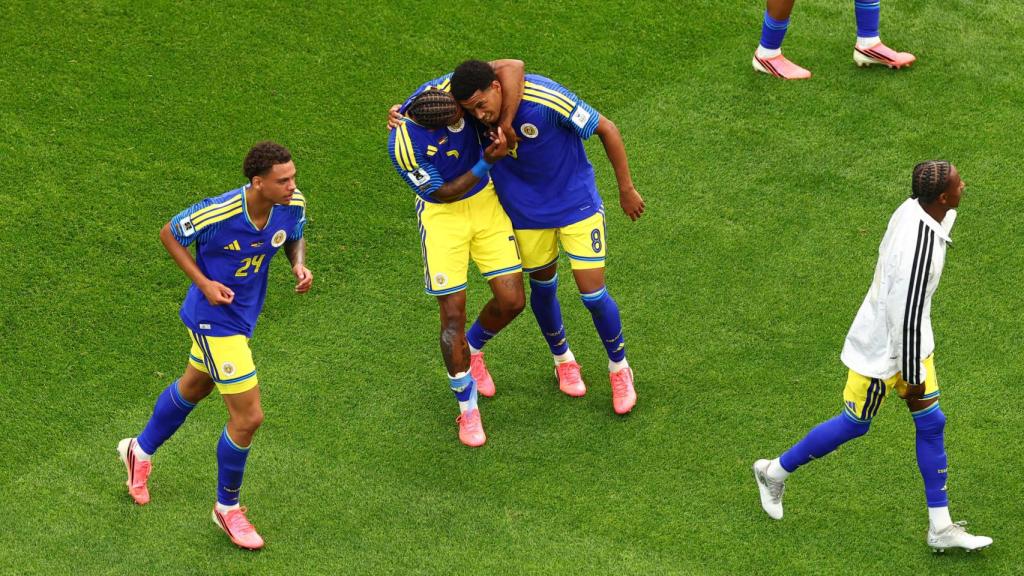 Comenencia celebrando con sus compañeros su gol contra Alemania.