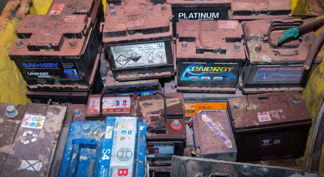 China llenó sus calles de coches eléctricos y ahora se enfrentan a los más difícil: el reto ecológico de más de un millón de toneladas