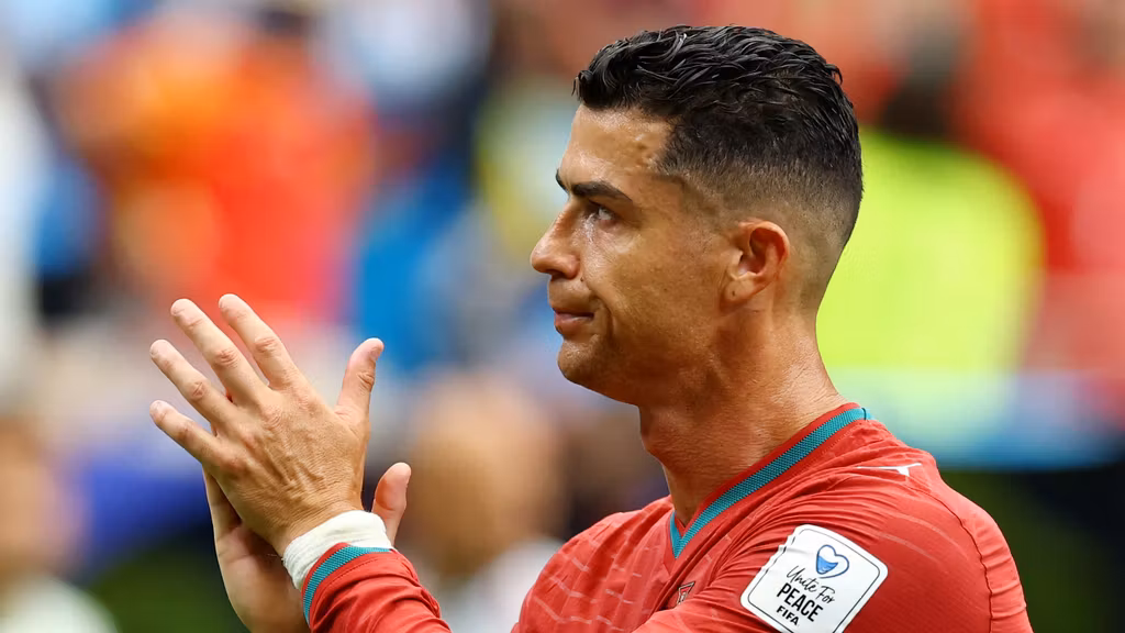 Cristiano Ronaldo aplaude tras su partido ante Congo.