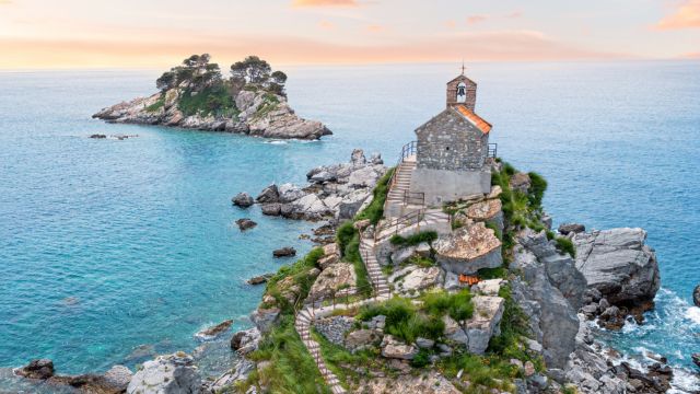 Las las islas Sveta Nedjelja y Katic cerca de Petrovac. (Foto: iStock)