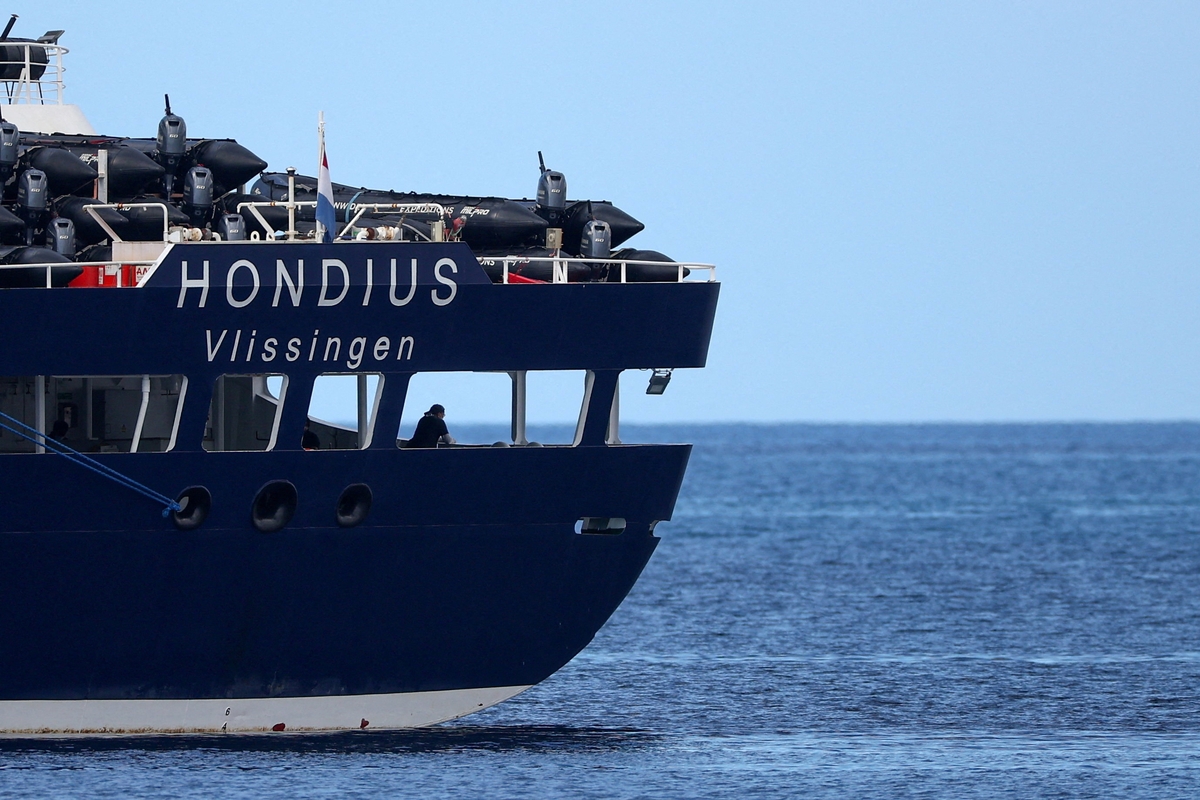 FOTO DE ARCHIVO: El crucero MV Hondius, afectado por un brote de hantavirus, en el puerto de Granadilla de Abona, Tenerife, España, 11 de mayo de 2026. REUTERS/Pedro Nunes/File Photo