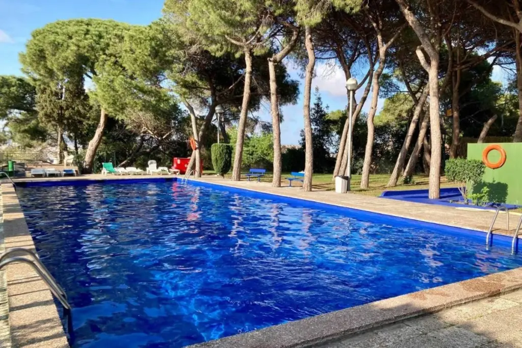 Calor en Barcelona: la piscina secreta de Montjuïc con entrada desde 5 €