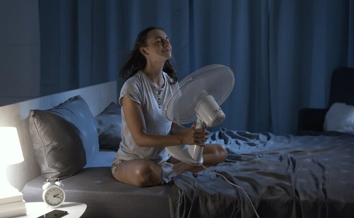 Calor extremo en el dormitorio: el truco de la sábana para enfriar 4 grados sin luz - image 1