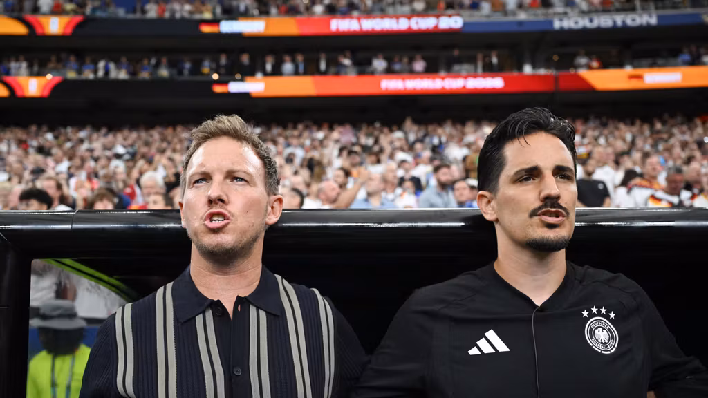 Nagelsmann, durante el himno de Alemania.