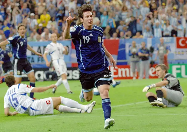 Messi tras su gol contra Serbia en 2006.