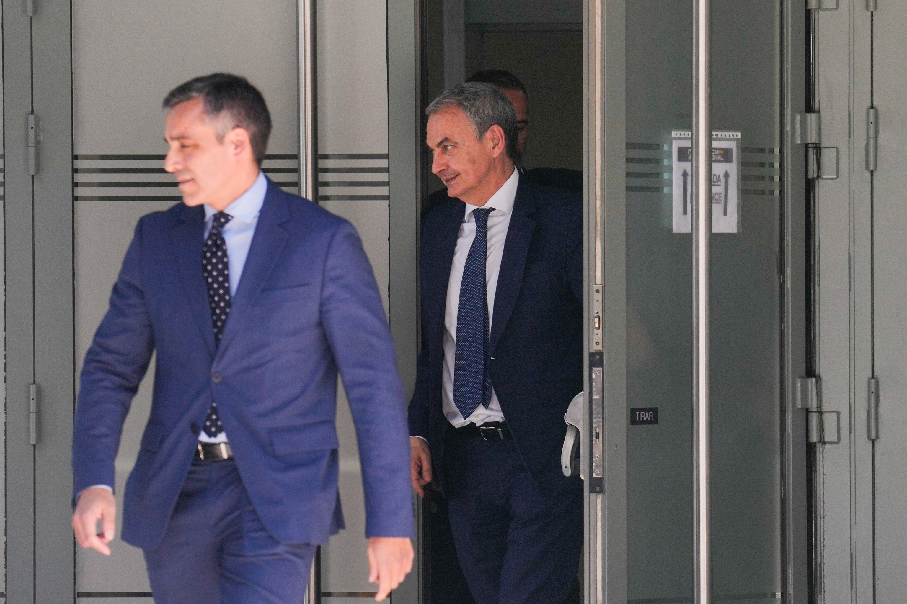 Zapatero a su salida de la Audiencia Nacional tras declarar ante el juez.
