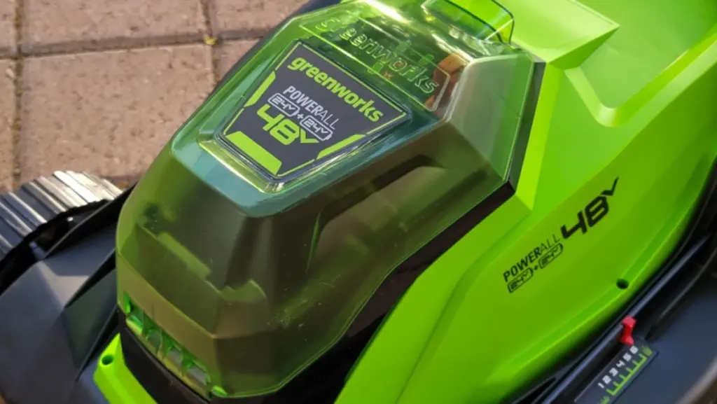 Césped impecable sin gasolina: ahorra dinero con Greenworks POWERALL de 48V