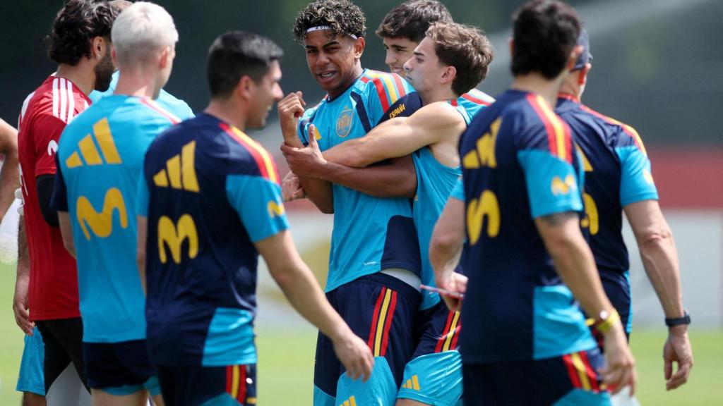 Lamine Yamal, junto al resto de sus compañeros.