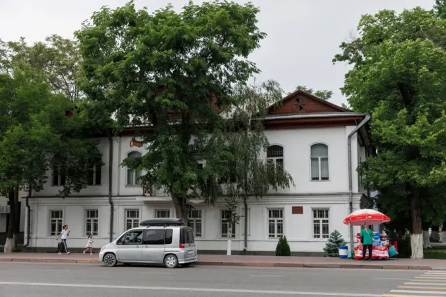 La casa de Ilya Terentyev, el primer alcalde electo de la ciudad (1910), es uno de los pocos edificios de la época prerrevolucionaria que se conservan en Bishkek