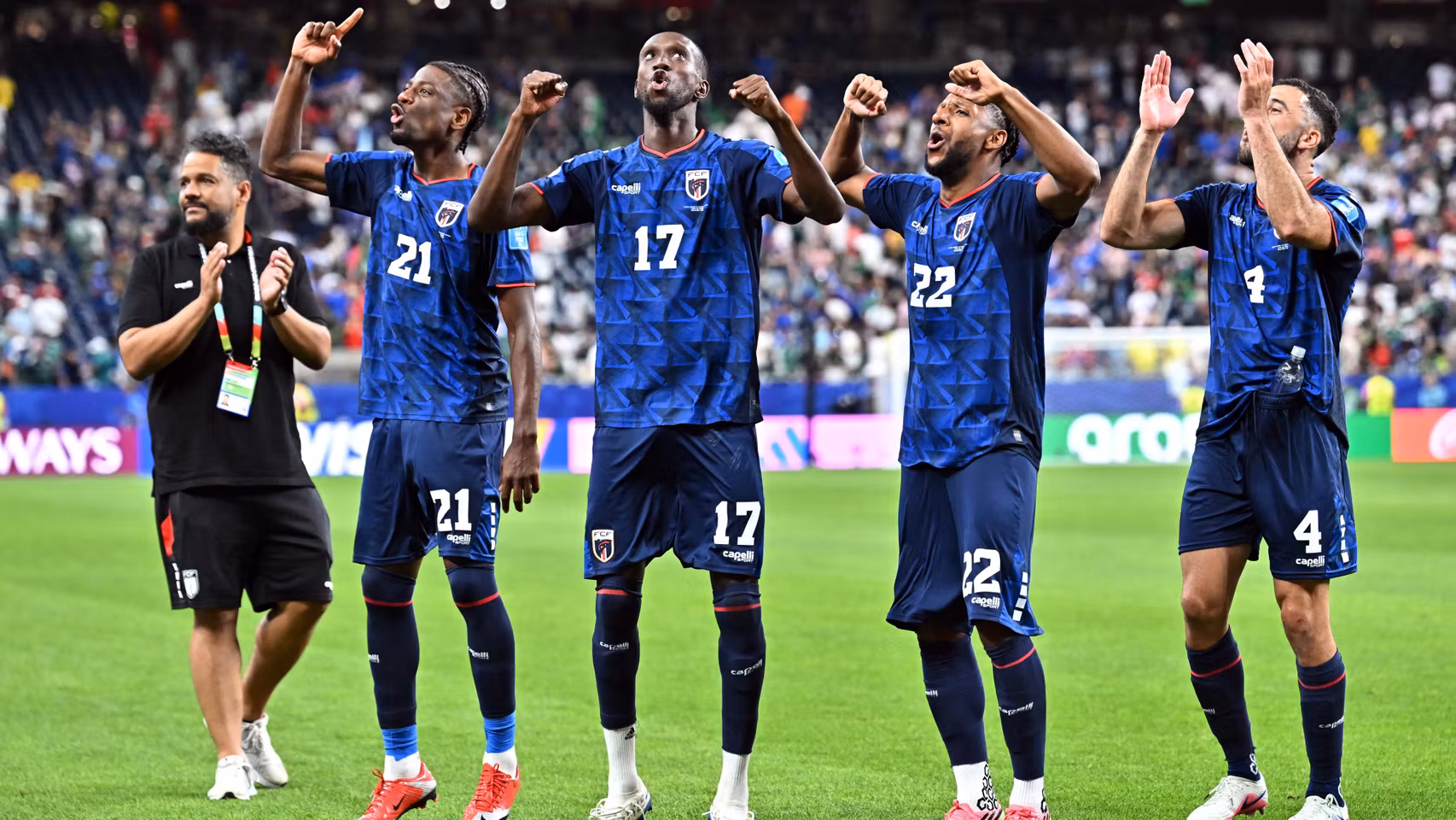 Los jugadores de Cabo Verde celebran la clasificación a los dieciseisavos de final.