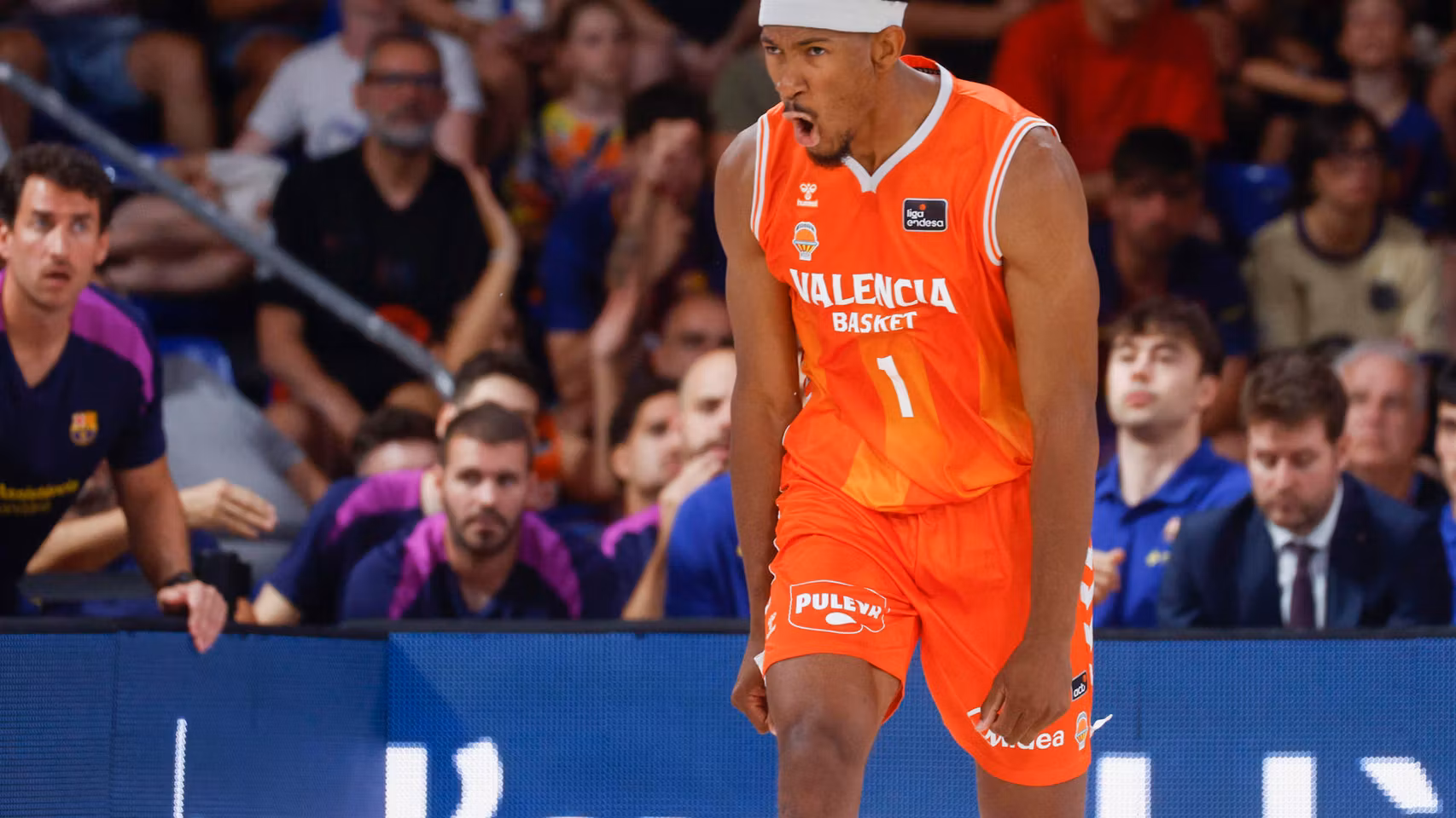  Kameron Taylor celebrando en el partido contra el Barça