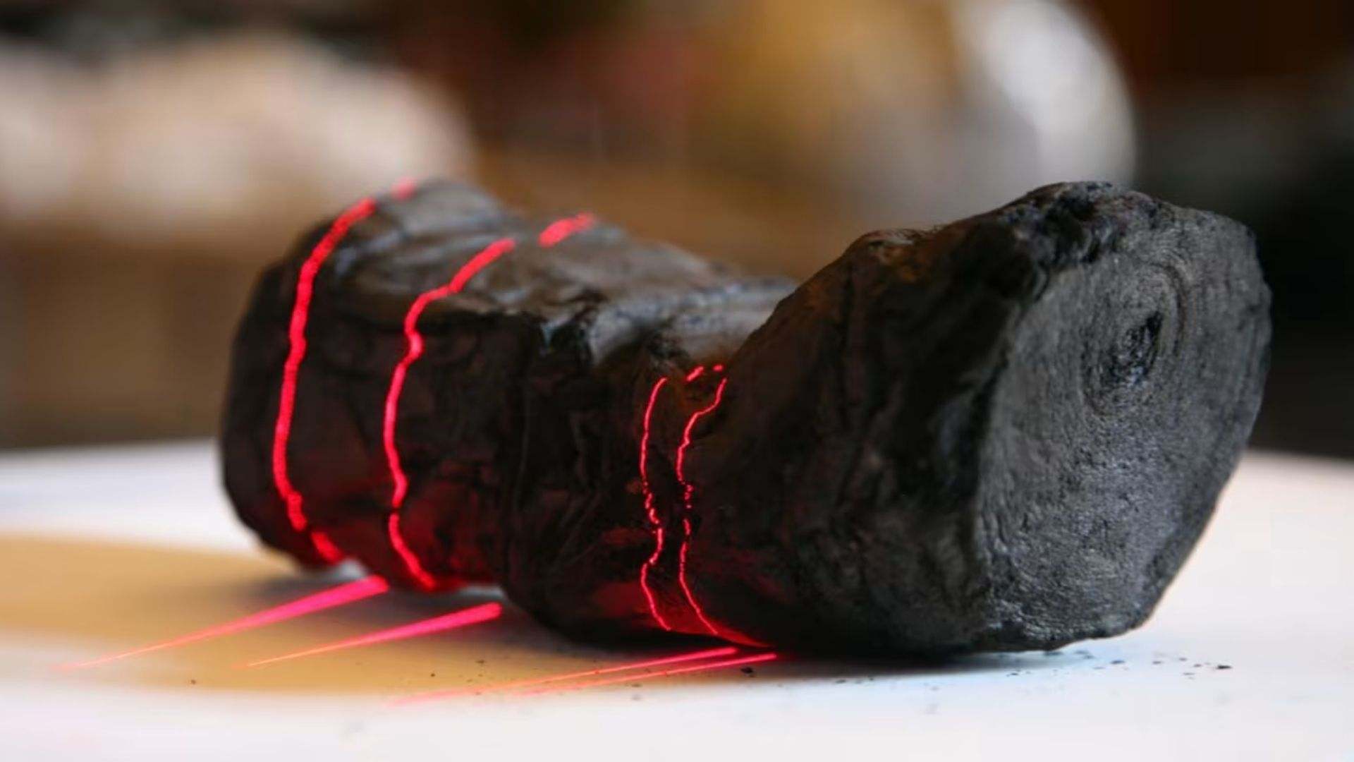 La IA logra descifrar el contenido de un papiro completamente carbonizado tras la erupción del Vesubio hace 2.000 años