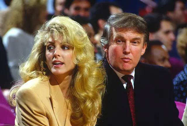 El presidente de EE. UU., Donald Trump, fotografiado en el Madison Square Garden mientras asistía a un partido de baloncesto de los New York Knicks.