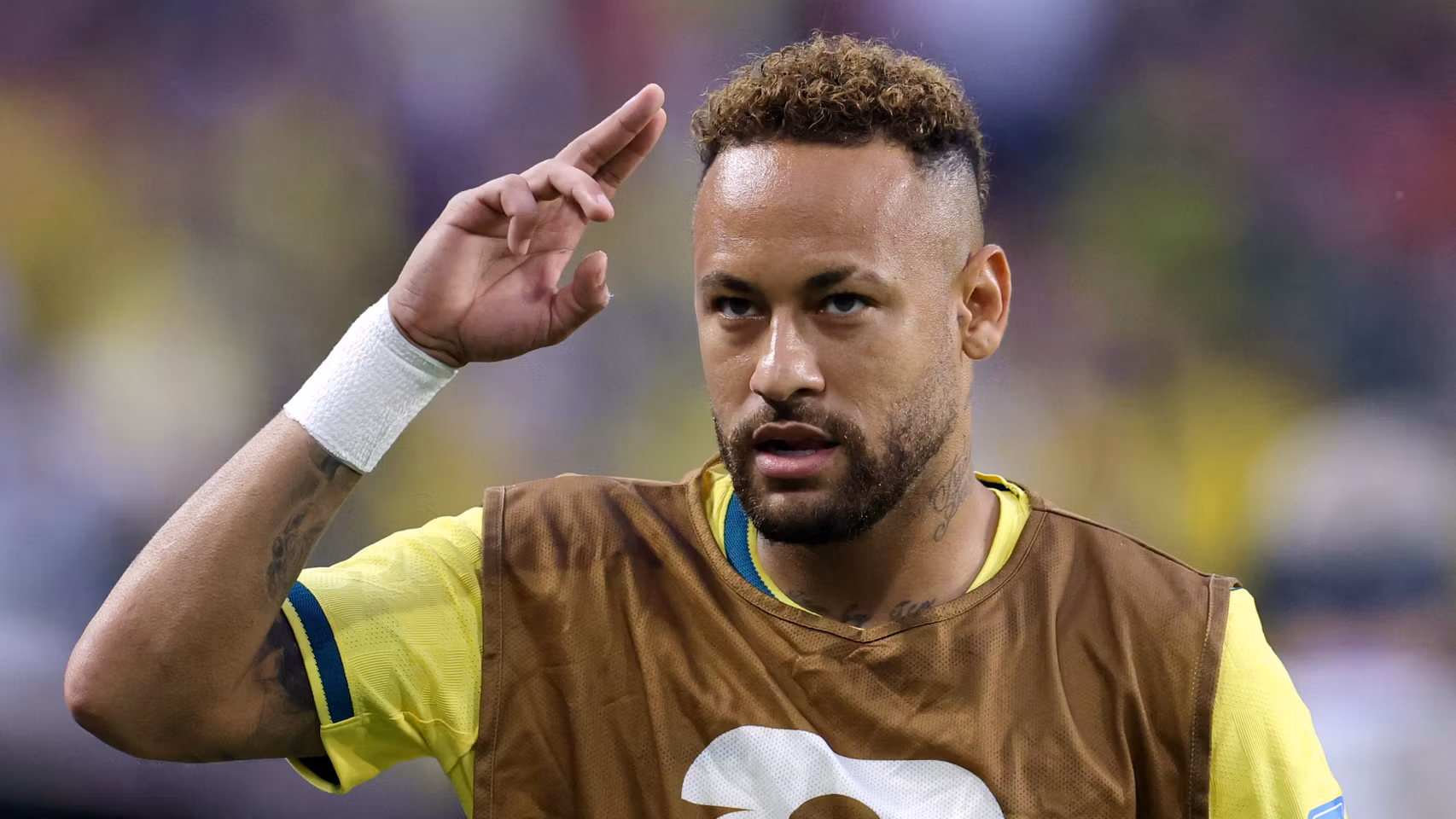 Neymar, calentando con la selección de Brasil.