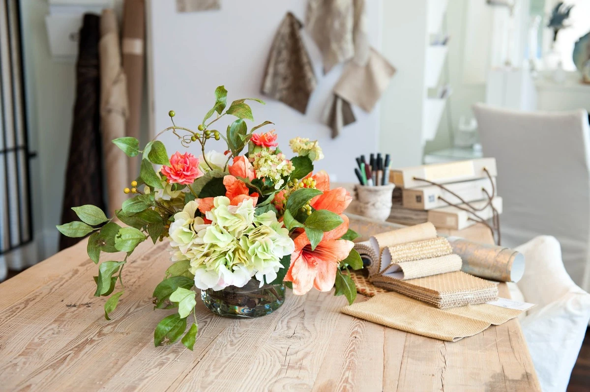 Diseño de interiores: el truco de las flores artificiales para un hogar impecable - image 1